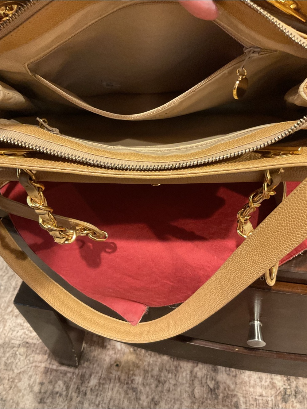 CHANEL Beige Leather Shoulder Bag with Gold Chain Detail - Picture 8 of 15